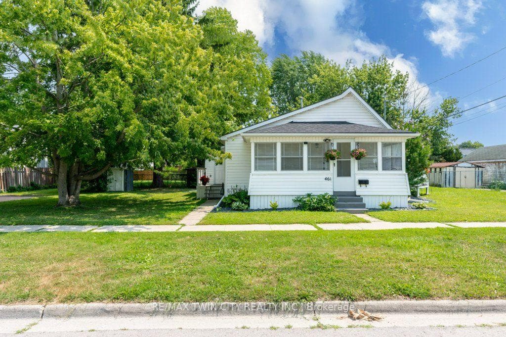 461 Selkirk Street photo 3