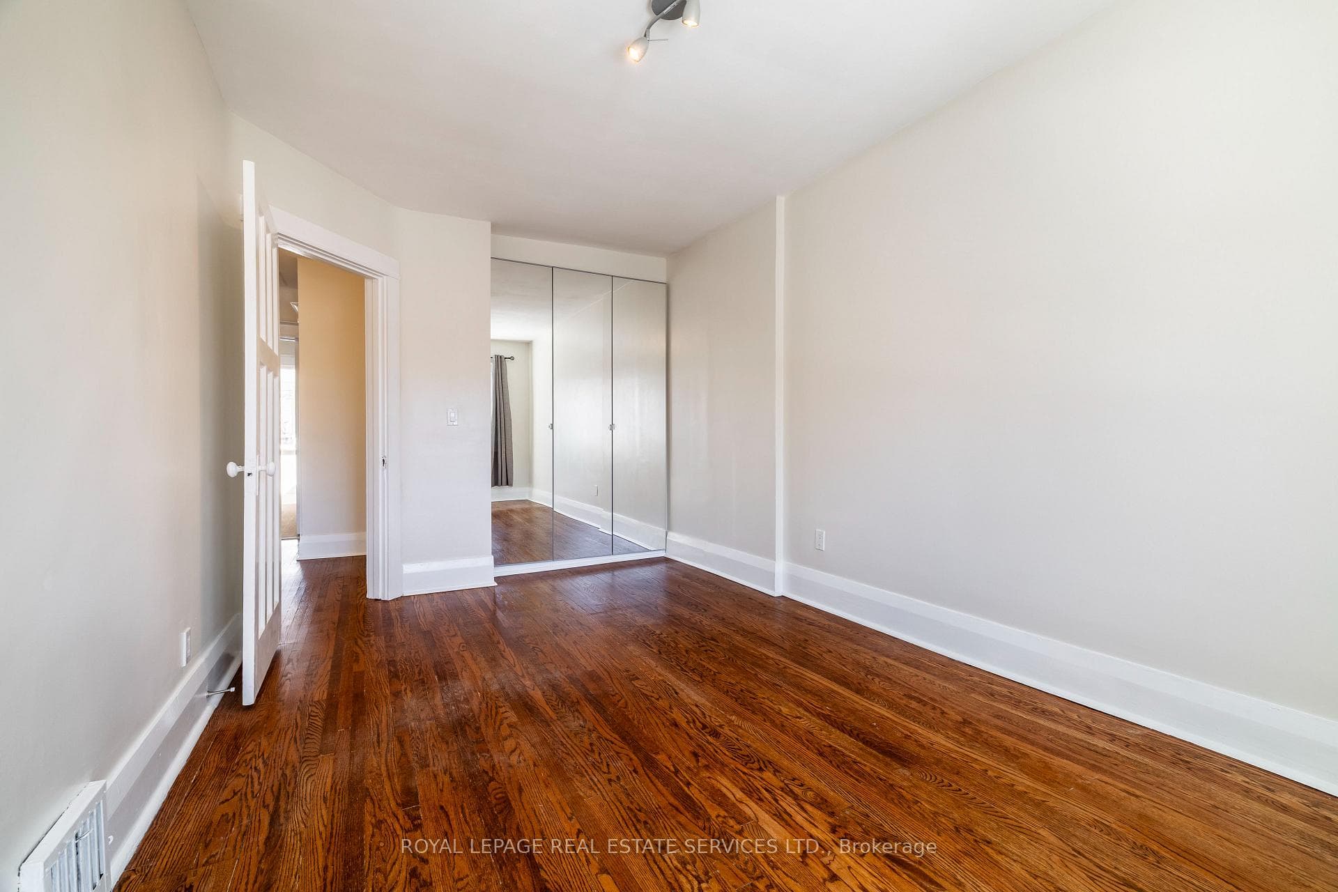 341 Armadale Avenue photo 34