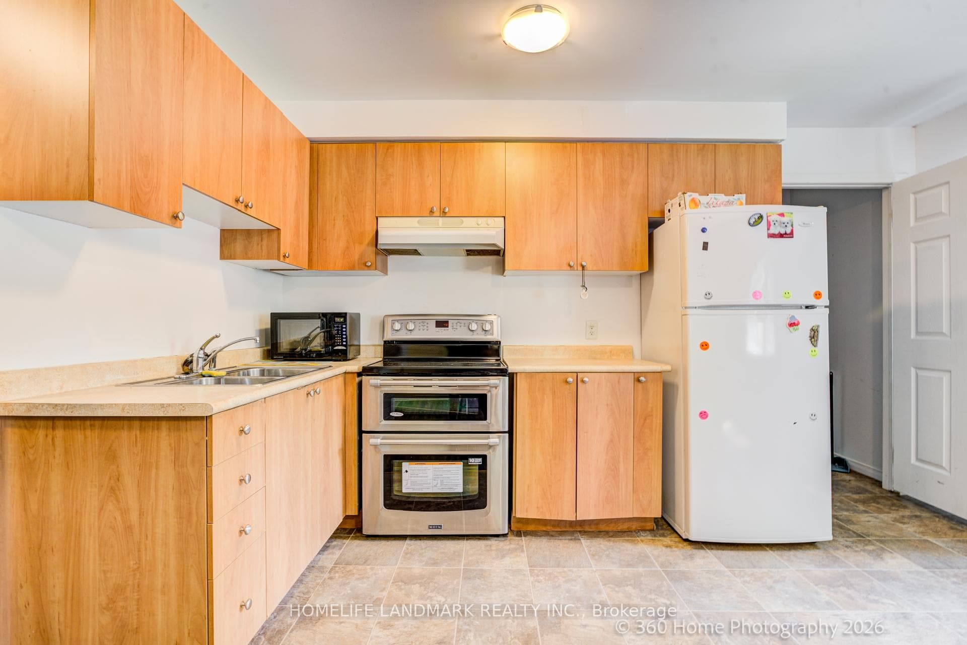736 Kingston Road Unit 3 photo 3