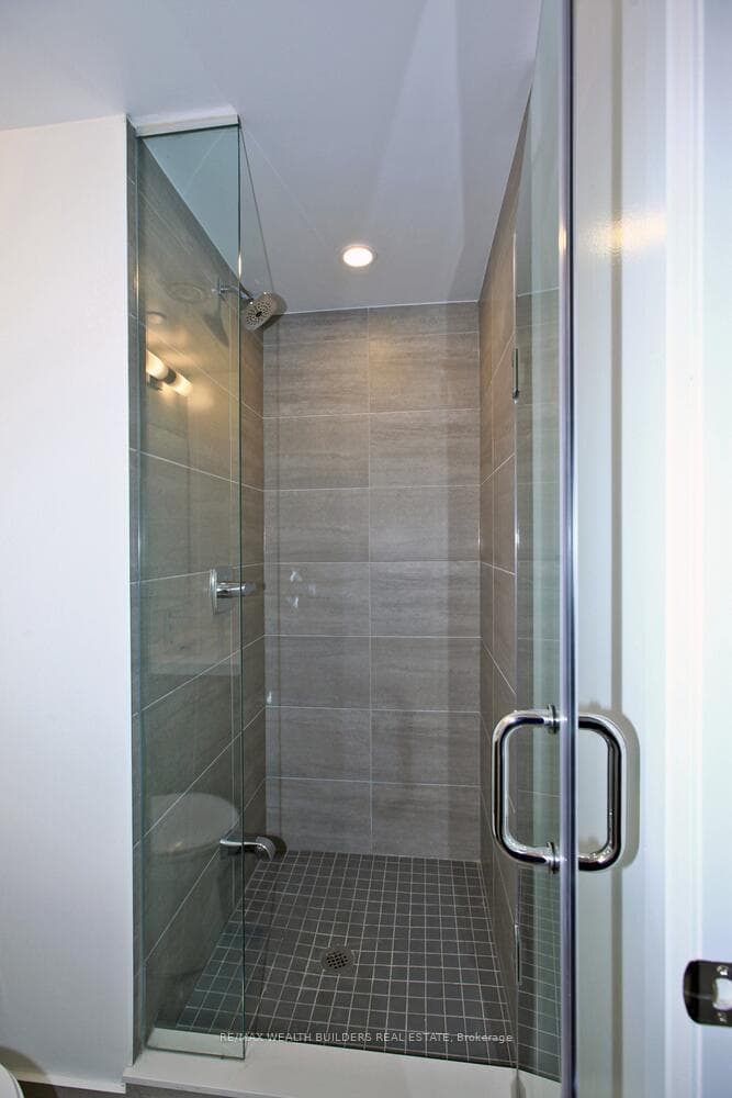 77 Mutual Street Unit 1005 photo 24