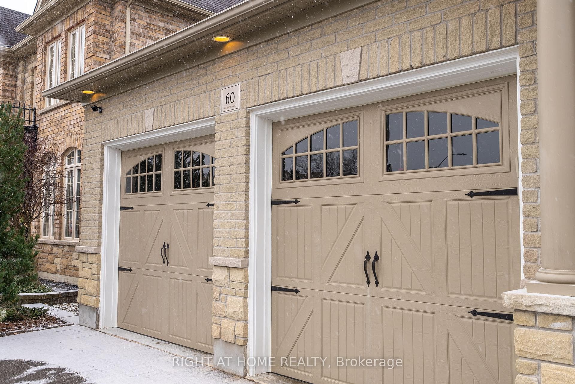60 Jane Avenue photo 2