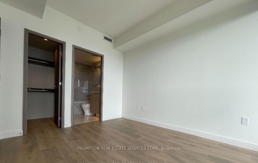 85 McMahon Drive Unit 3501 photo 5