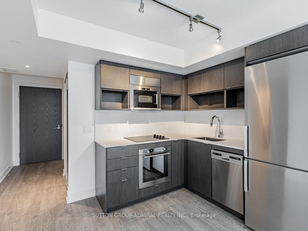 7 Mabelle Avenue Unit 301 photo 11