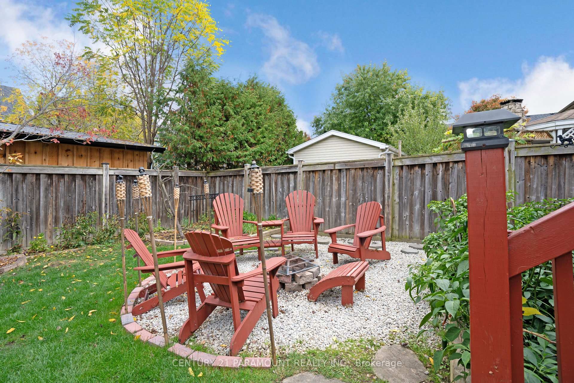 109 Hampson Crescent photo 39