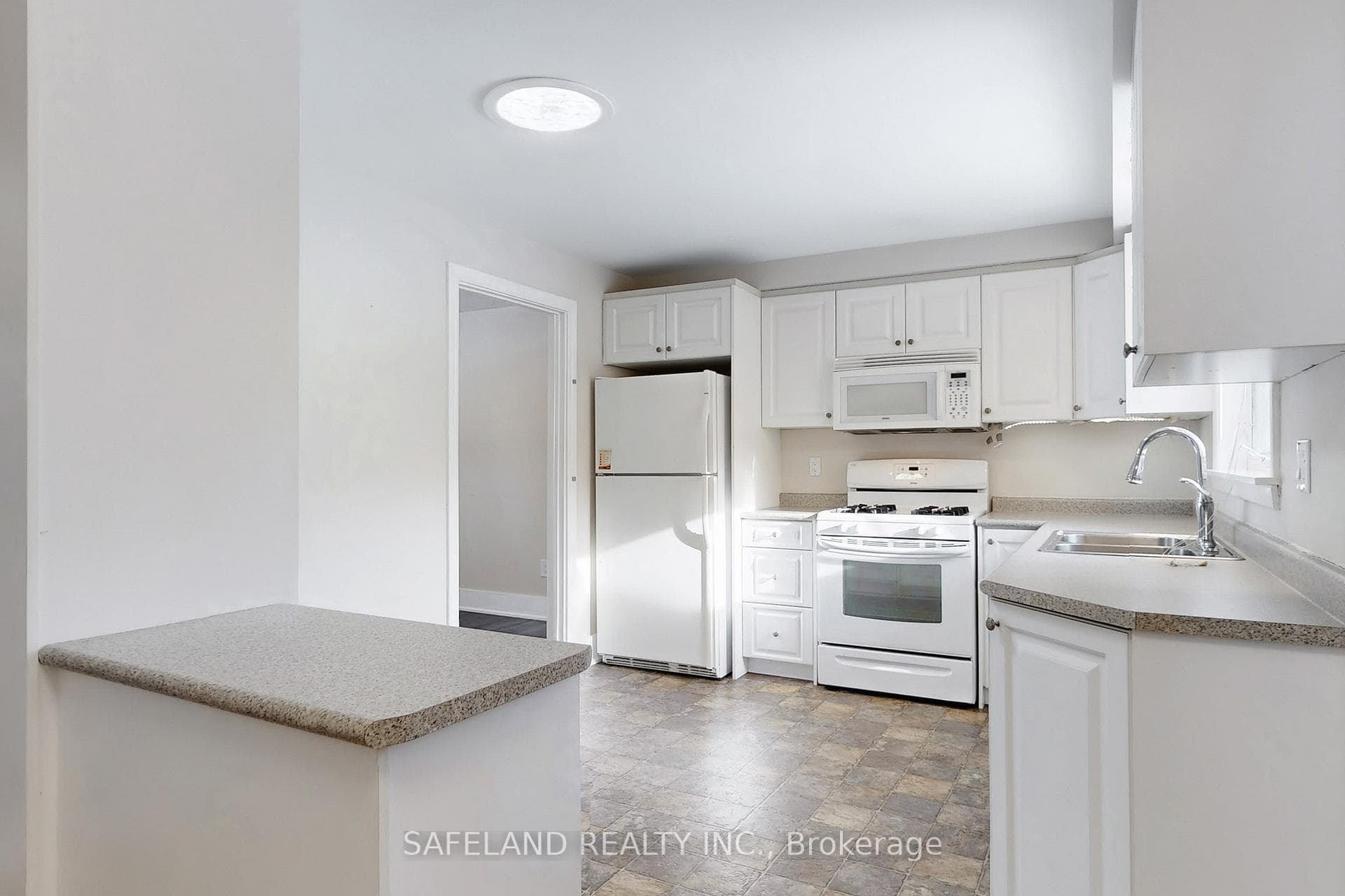 31 Cowling Crescent photo 10
