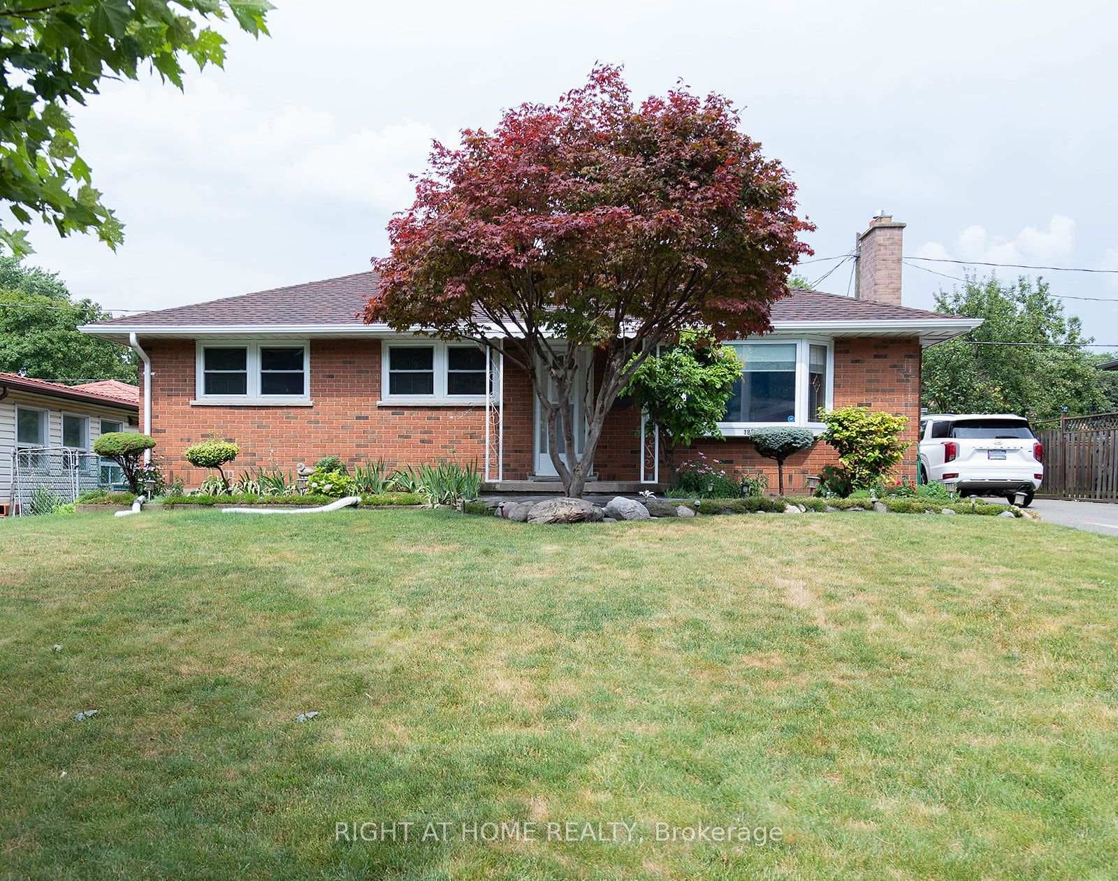 186 King Edward Avenue photo 1