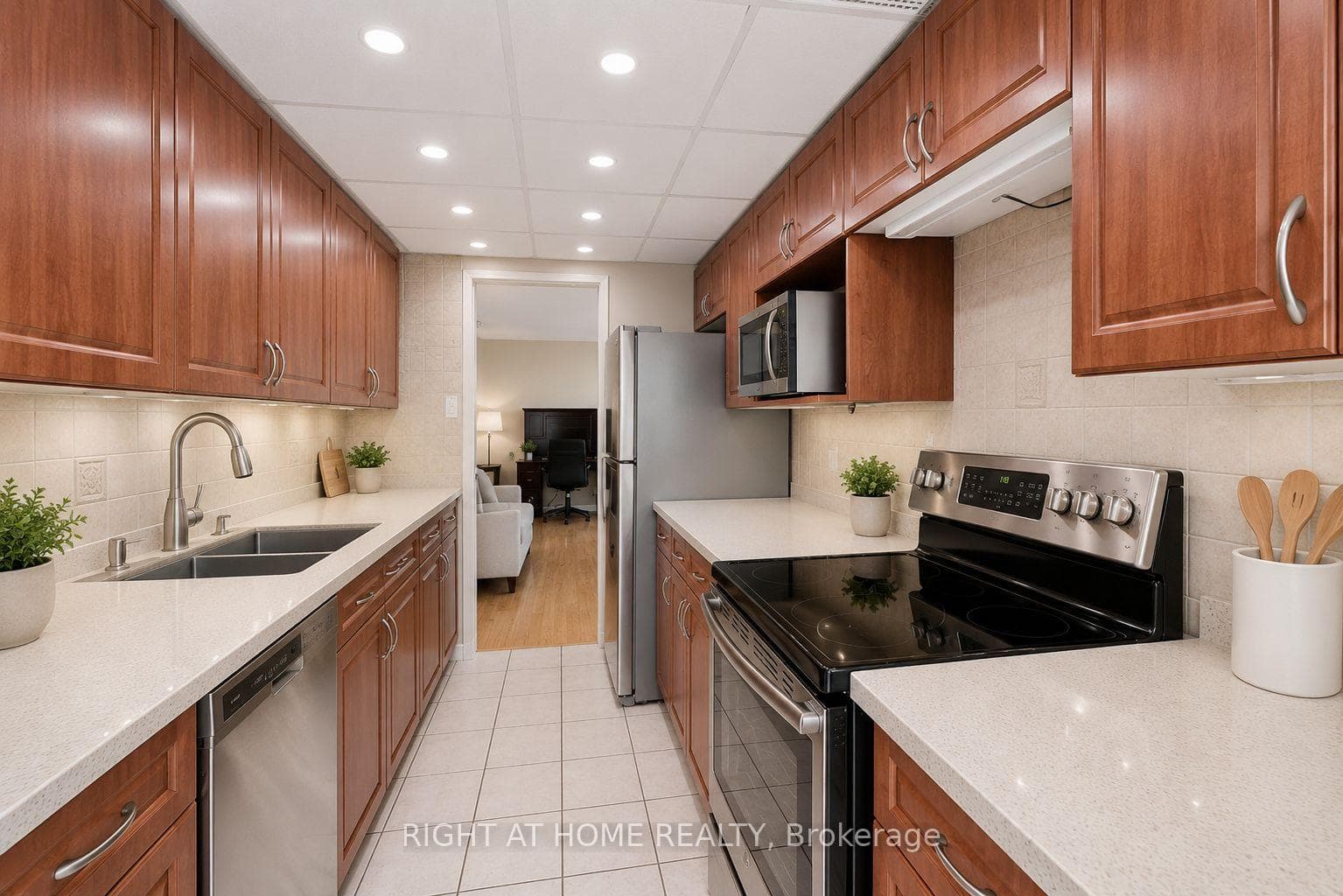 3650 Kaneff Crescent Unit 2507 photo 10