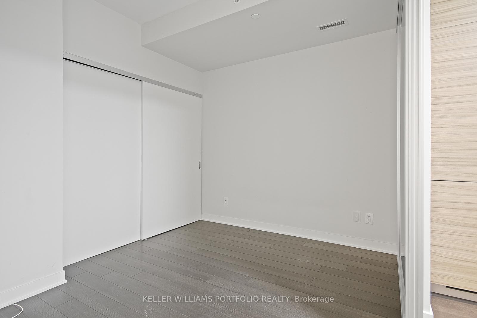 210 Simcoe Street Unit 708 photo 16