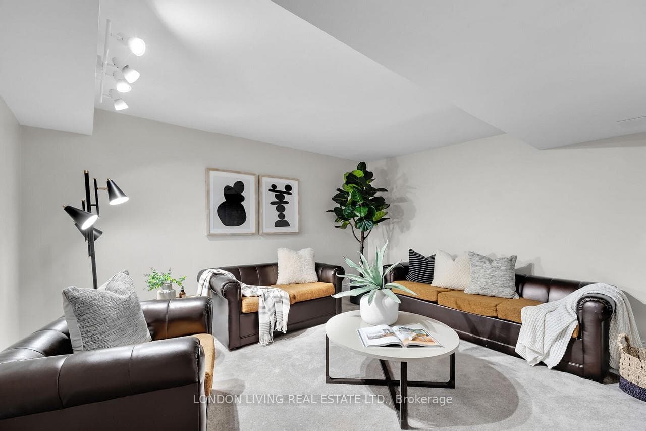 782 Springbank Drive photo 36