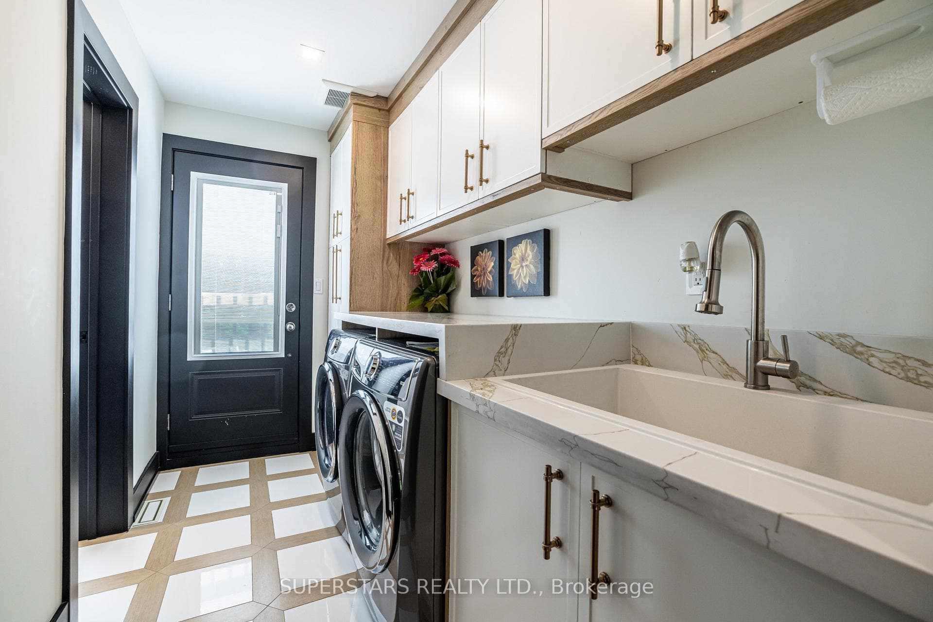 56 Cynthia Crescent photo 33