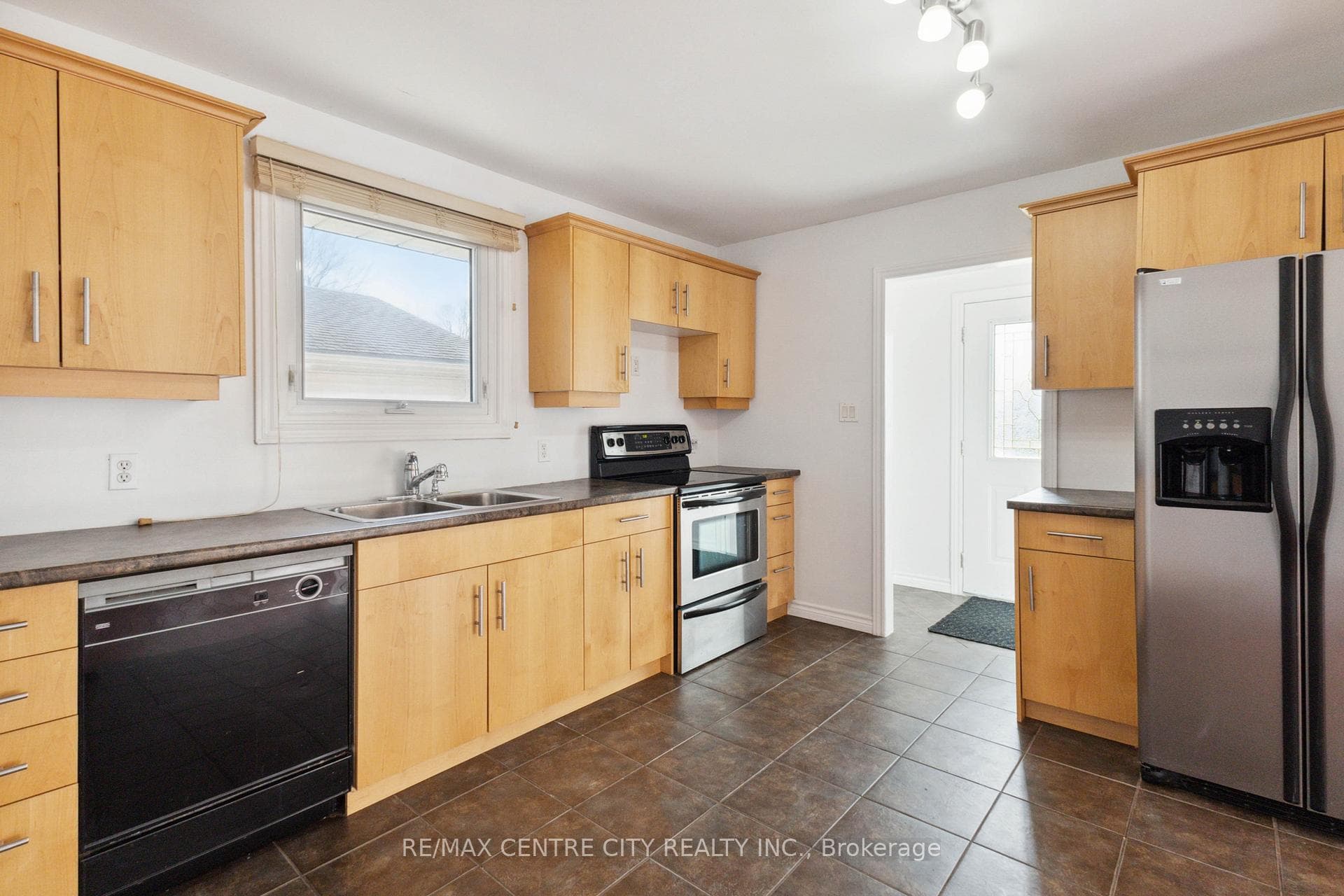 50 Stroud Crescent photo 15