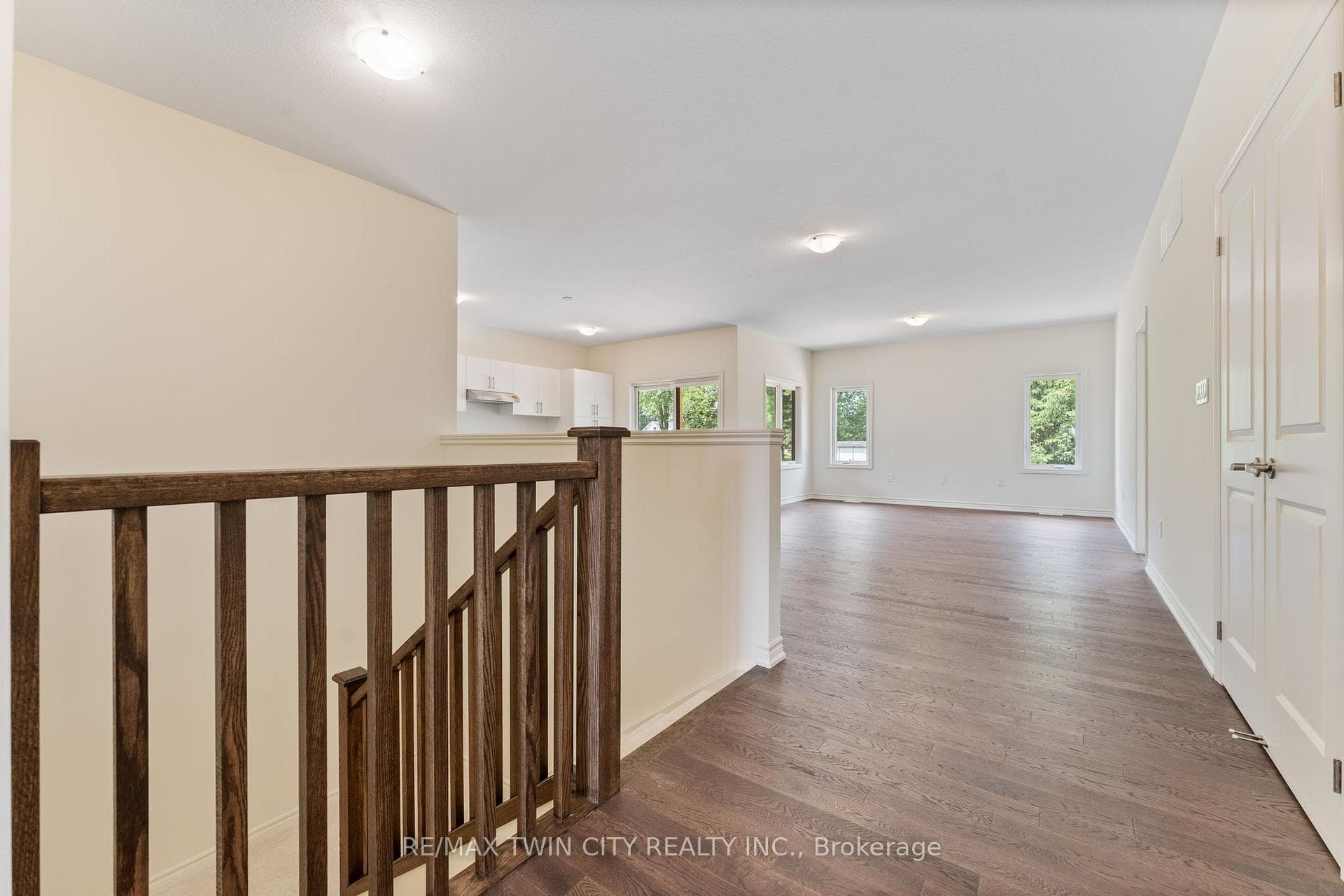 144 Ellen Street photo 13