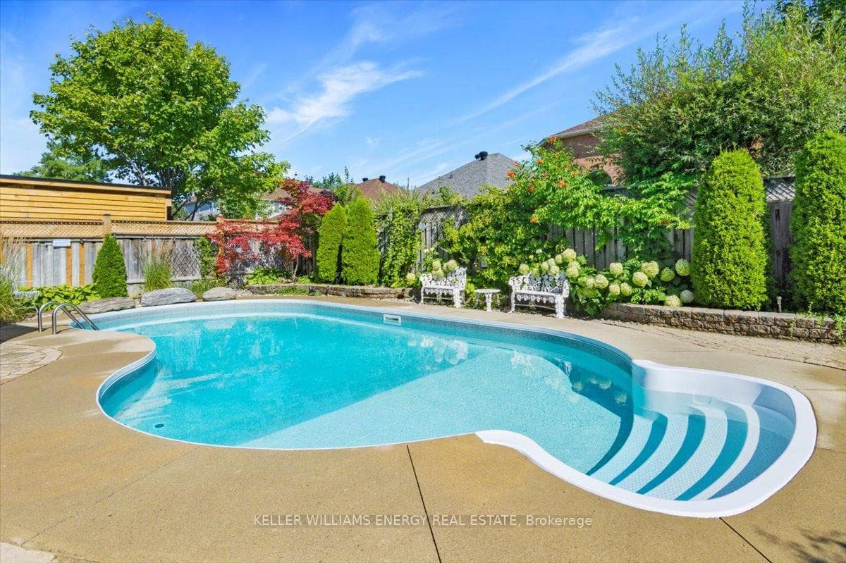 37 Sturgess Crescent photo 38