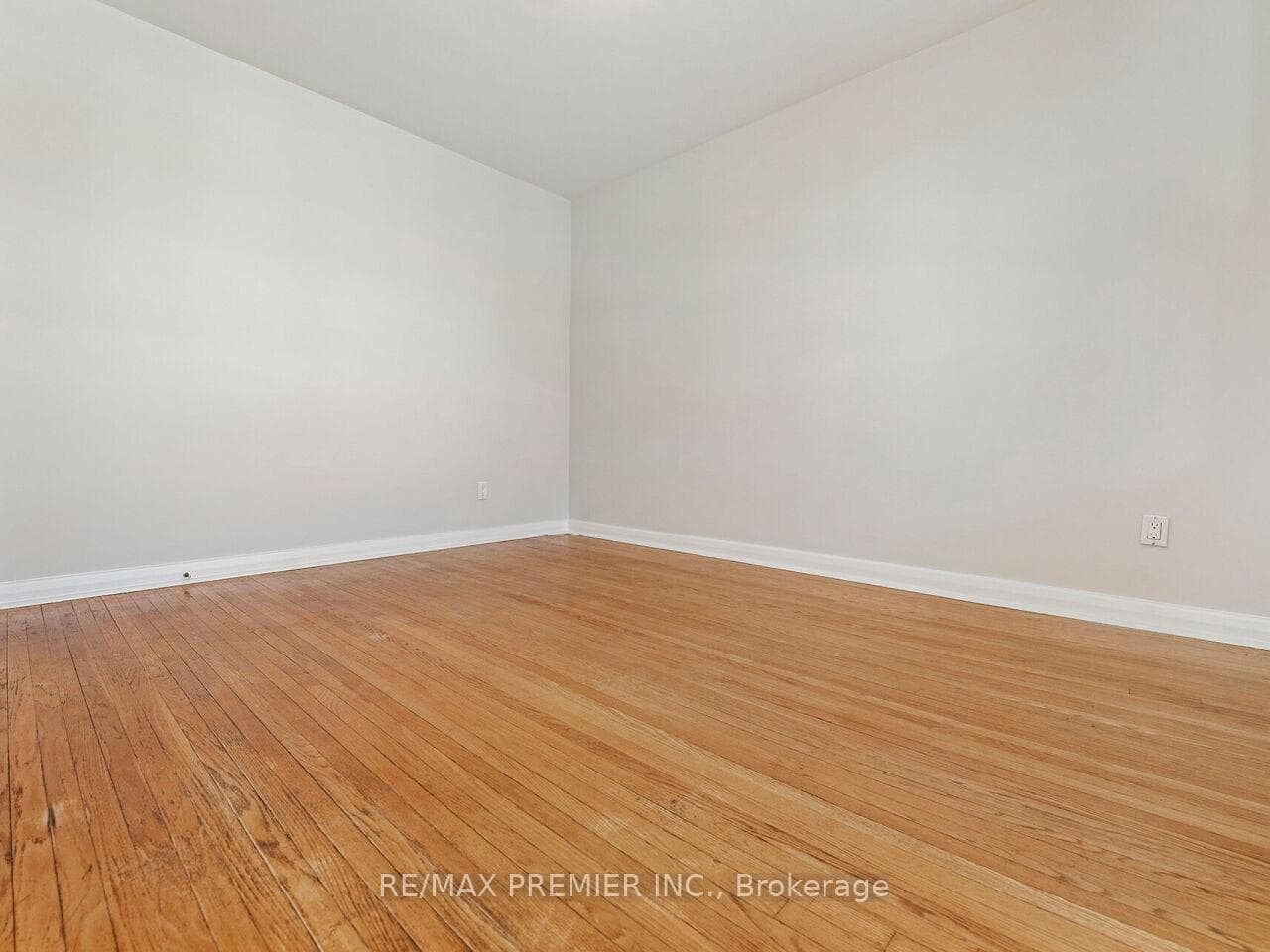 89 Cayuga Avenue photo 12