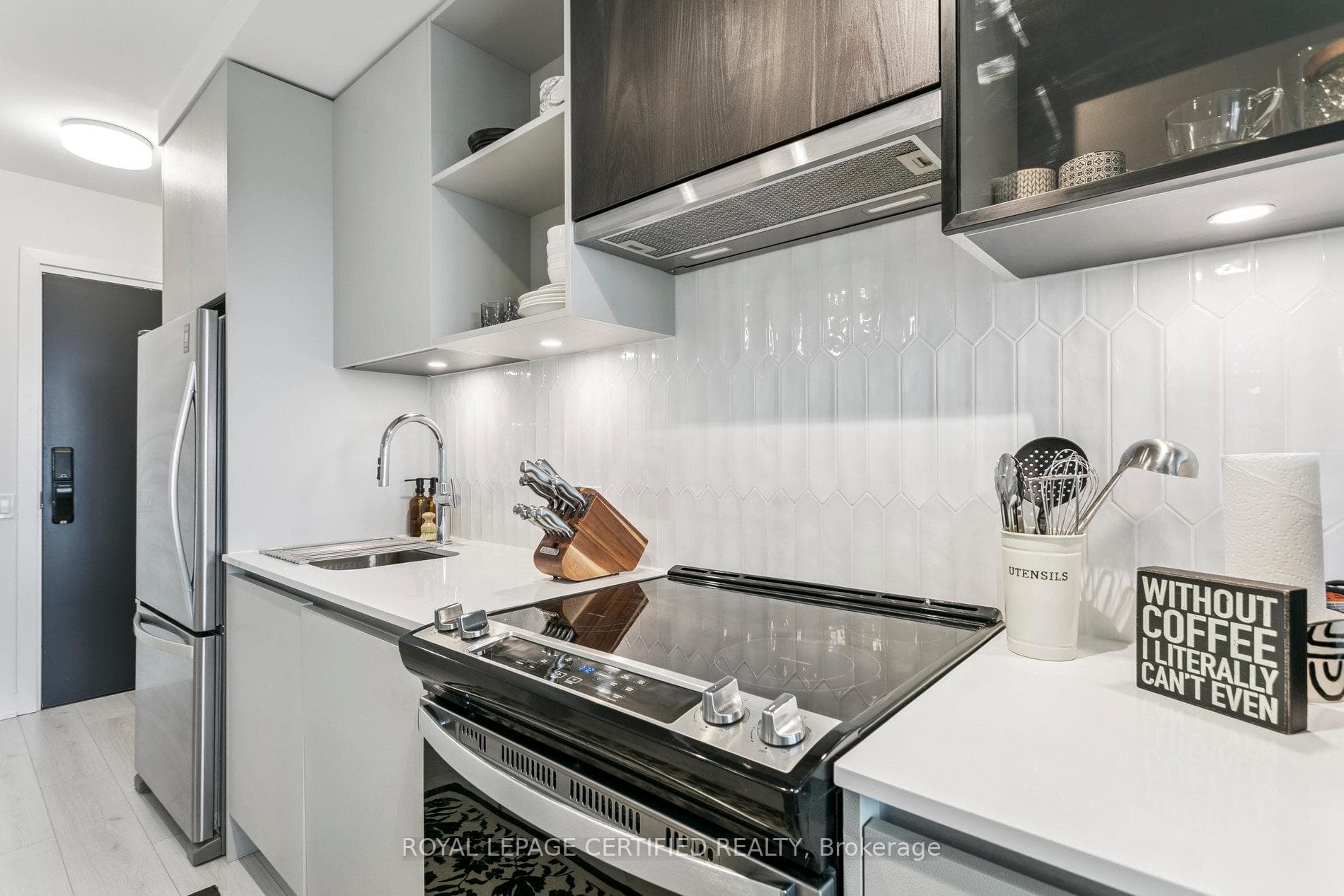 395 Dundas Street Unit 509 photo 12