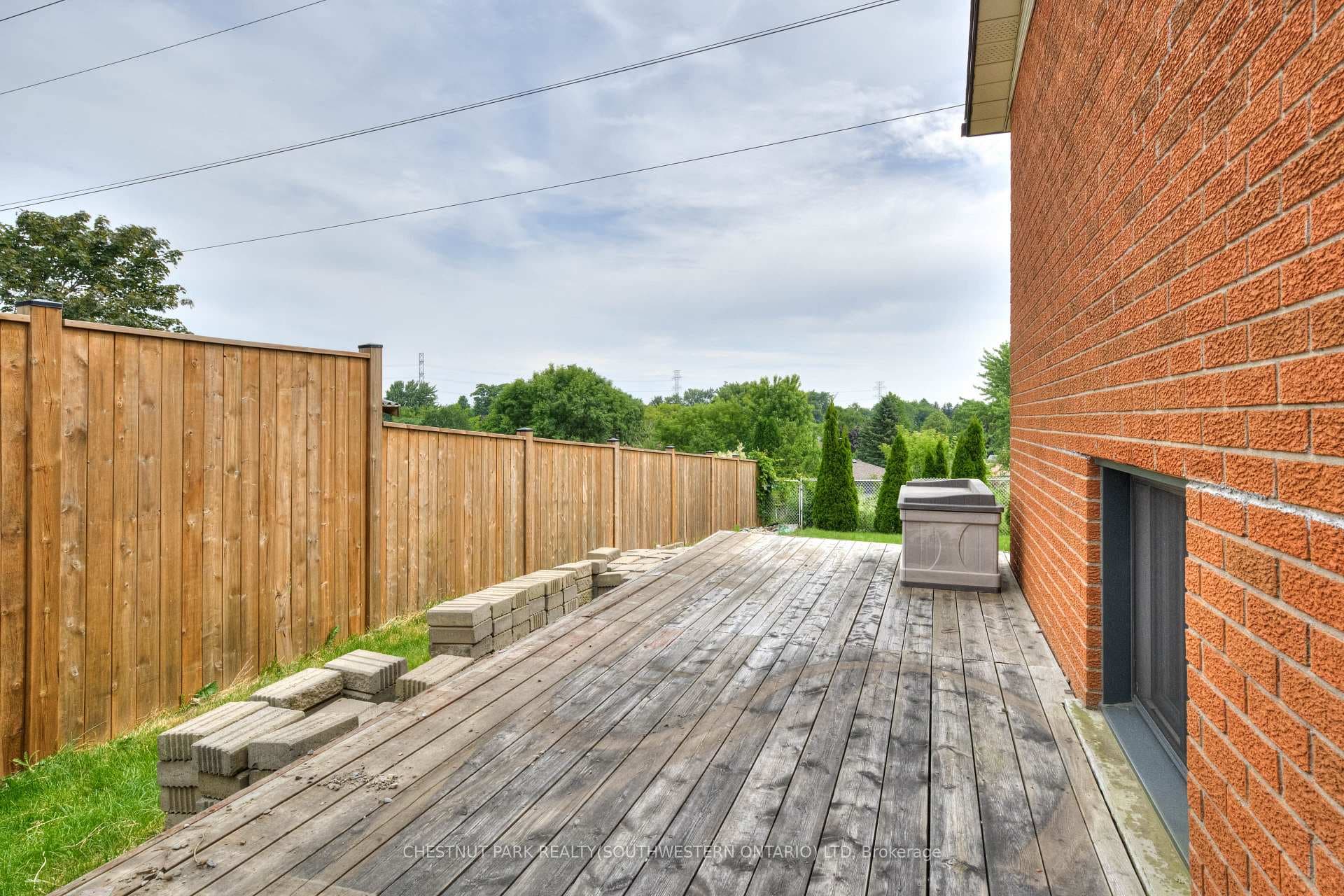 6 Hoddle Crescent photo 36