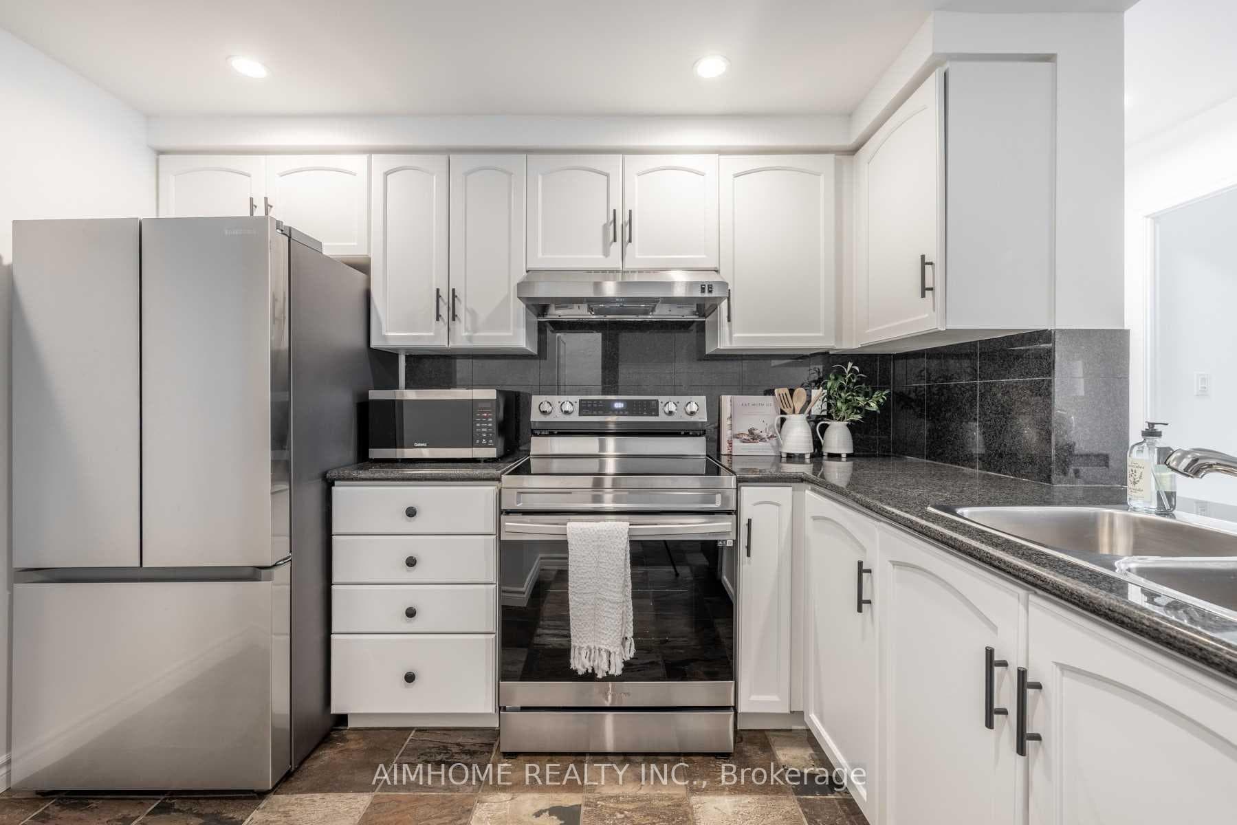168 Simcoe Street Unit 718 photo 4