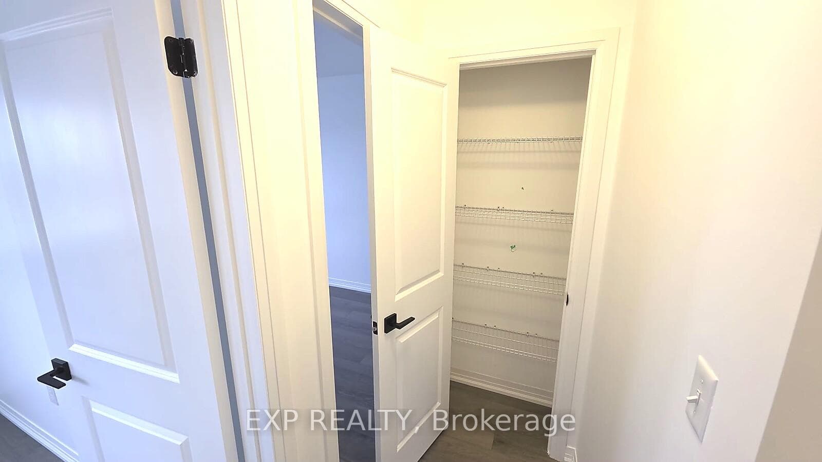 111 Fairlane Avenue photo 17