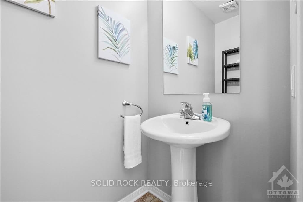 2582 RAYMOND Street photo 5