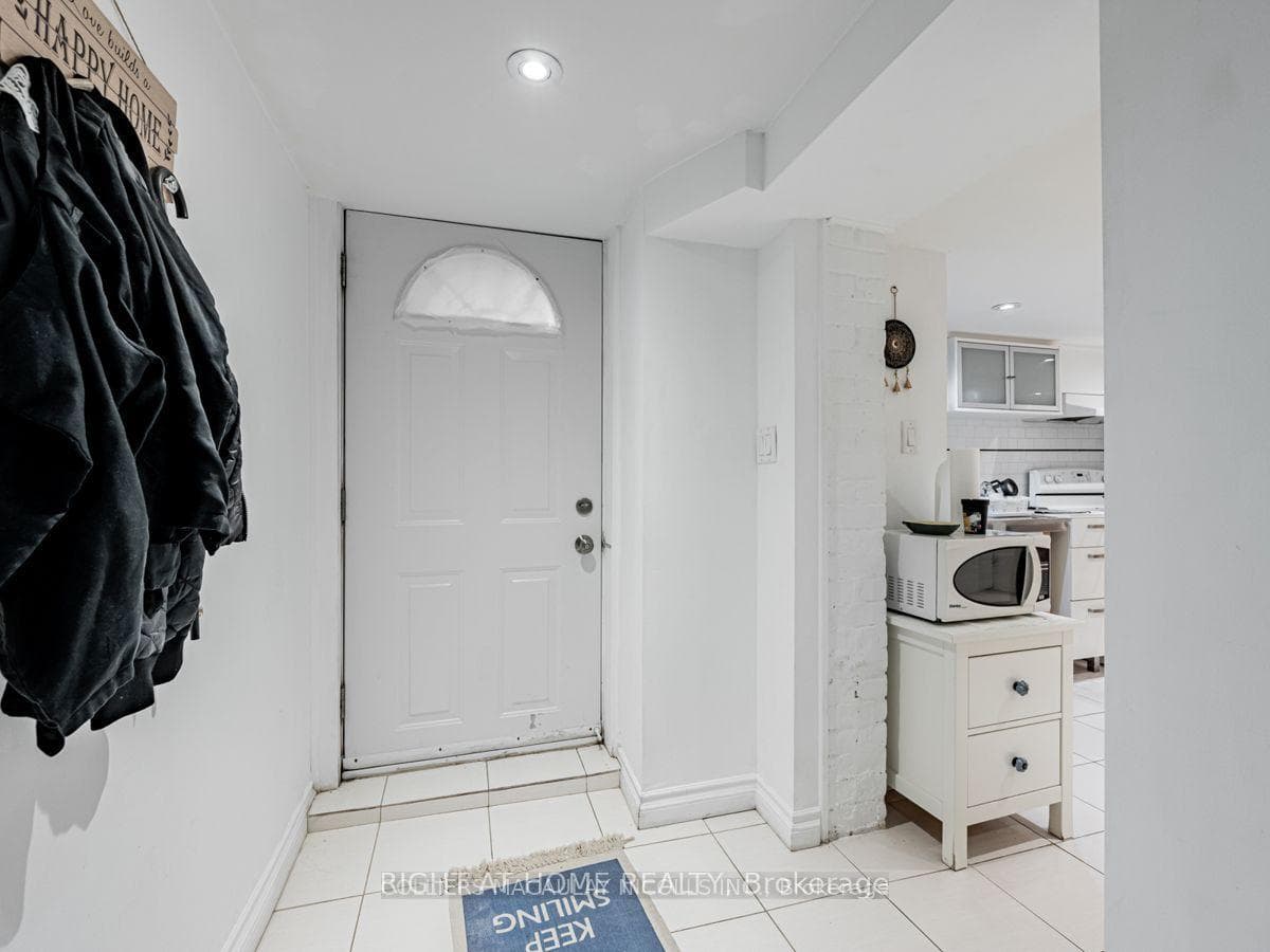 1069 College Street Unit B photo 5