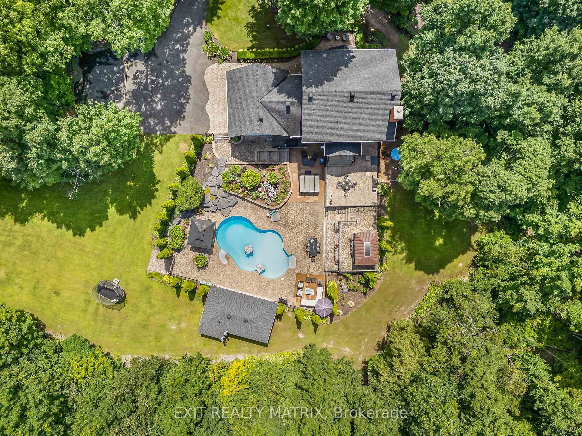 1271 GEORGES VANIER Drive photo 48