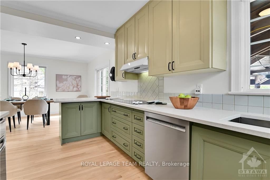 3 FREDERICK Place photo 7