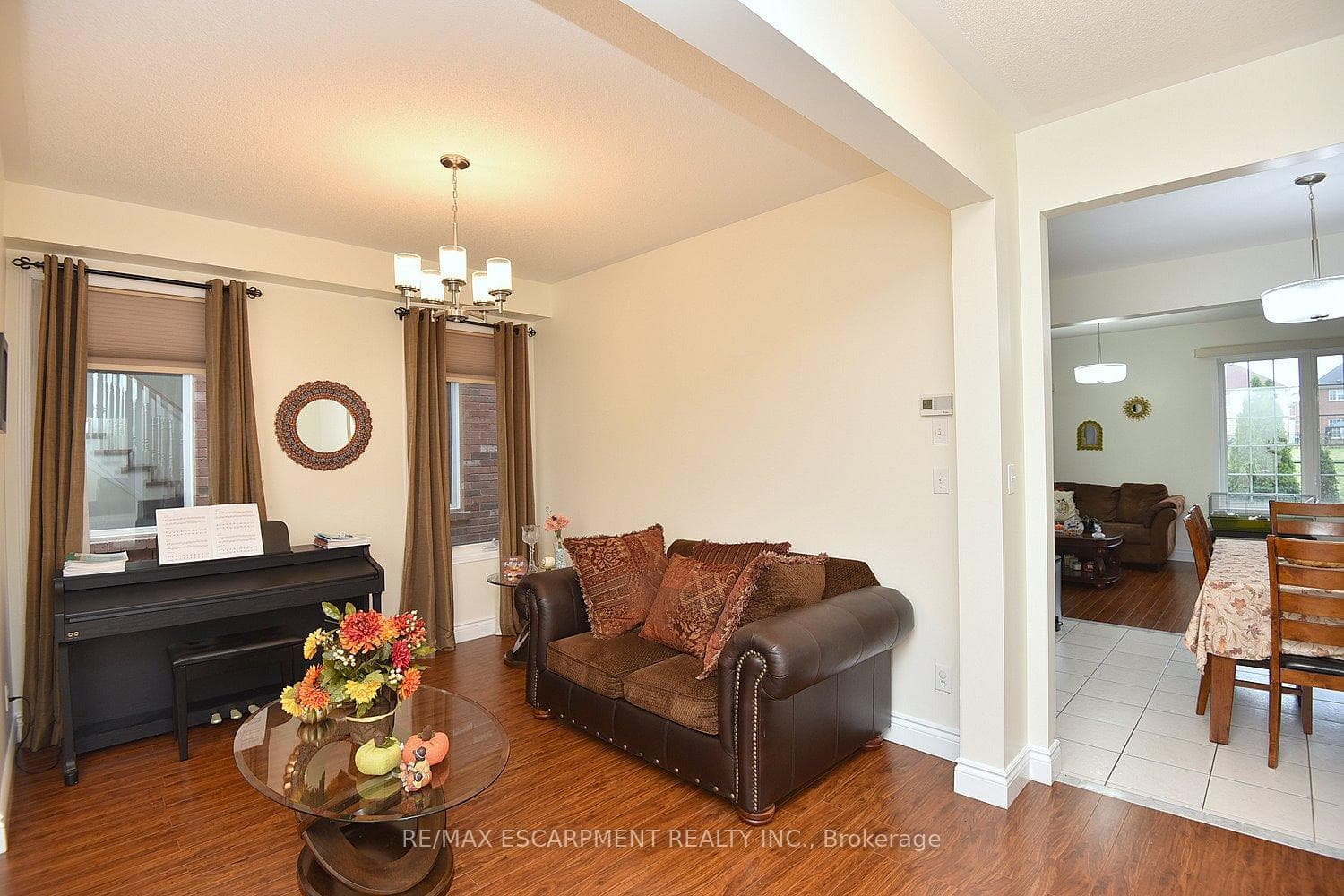 670 Lott Crescent photo 10