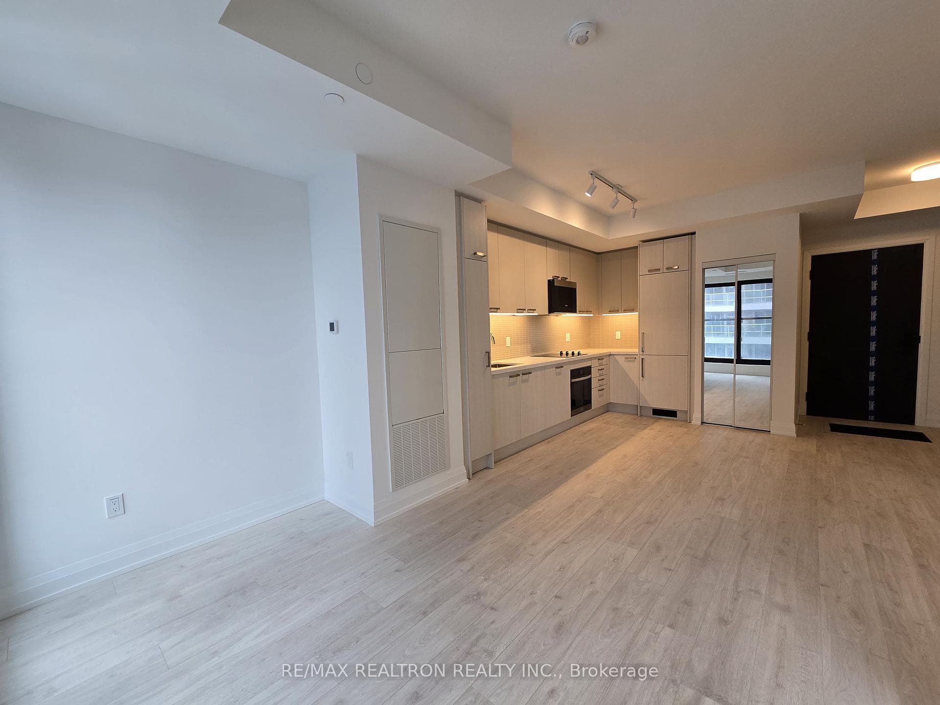 20 Soudan Avenue Unit 1909 photo 7