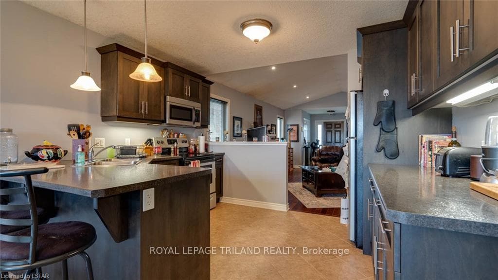 2738 DEVON Road photo 5