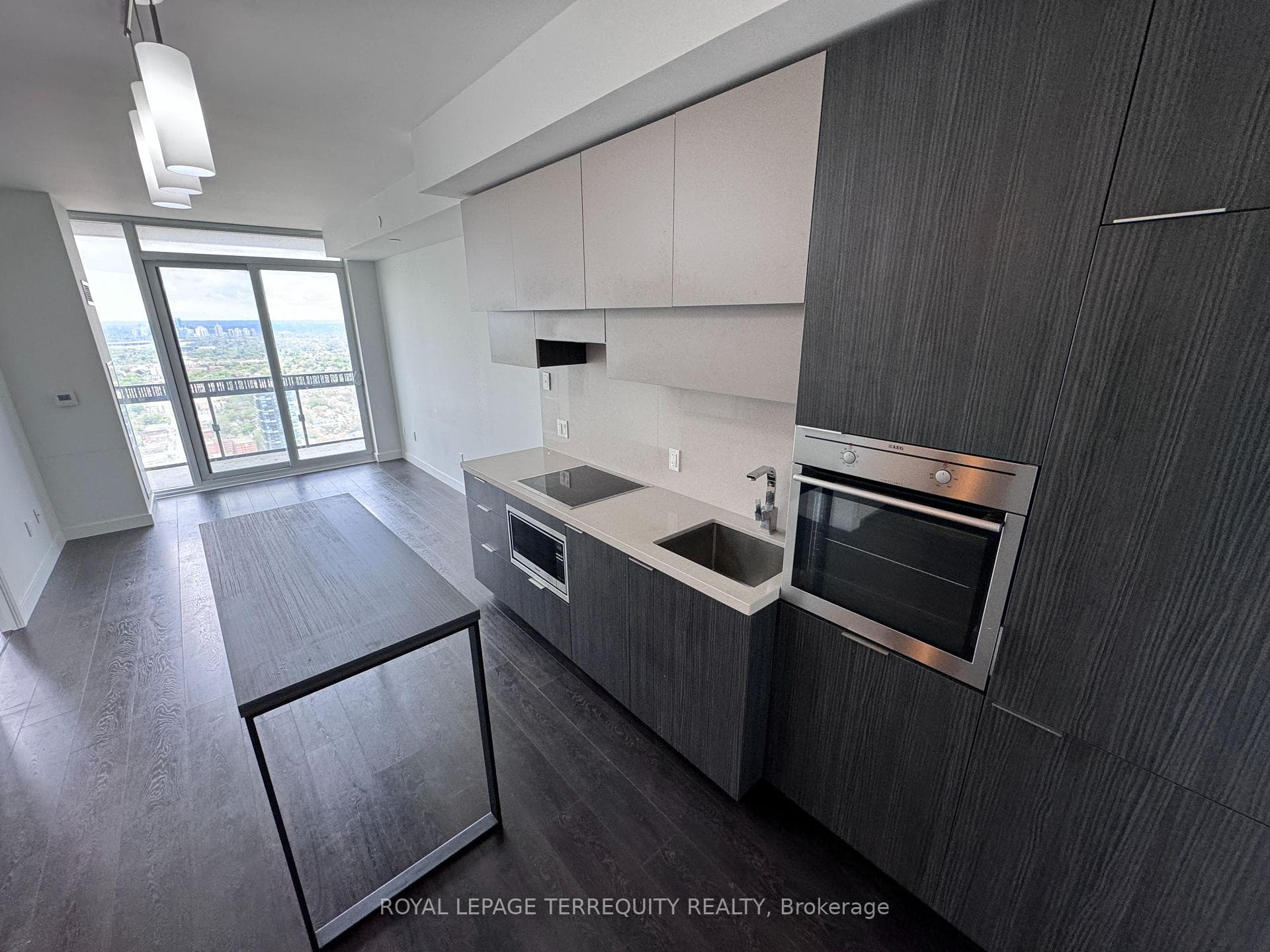 8 Eglinton Avenue Unit 4706 photo 5