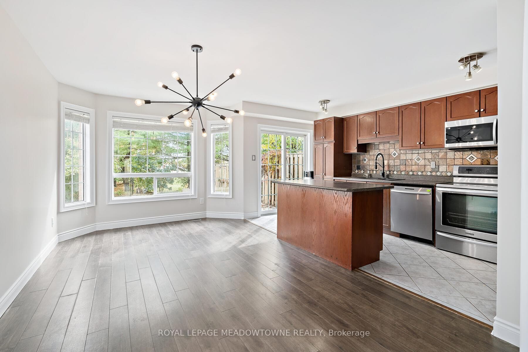 128 Dominion Gardens Drive photo 4