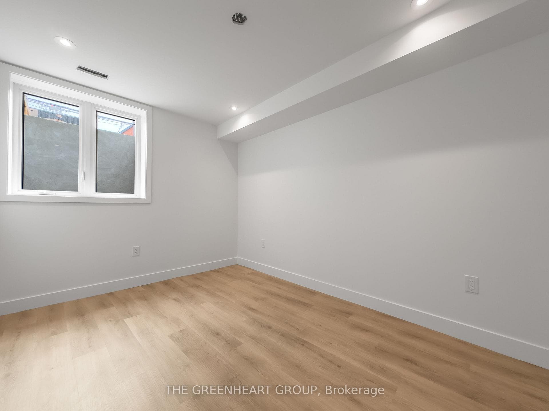 89 Montrose Avenue Unit Lower photo 7