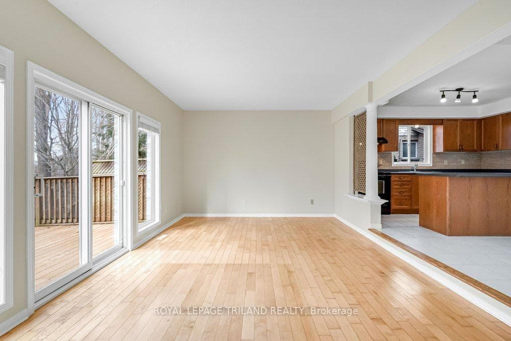 215 Rossmore Court photo 17