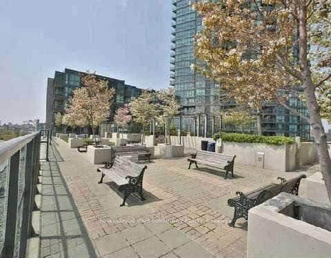 219 Fort York Boulevard Unit 1003 photo 16