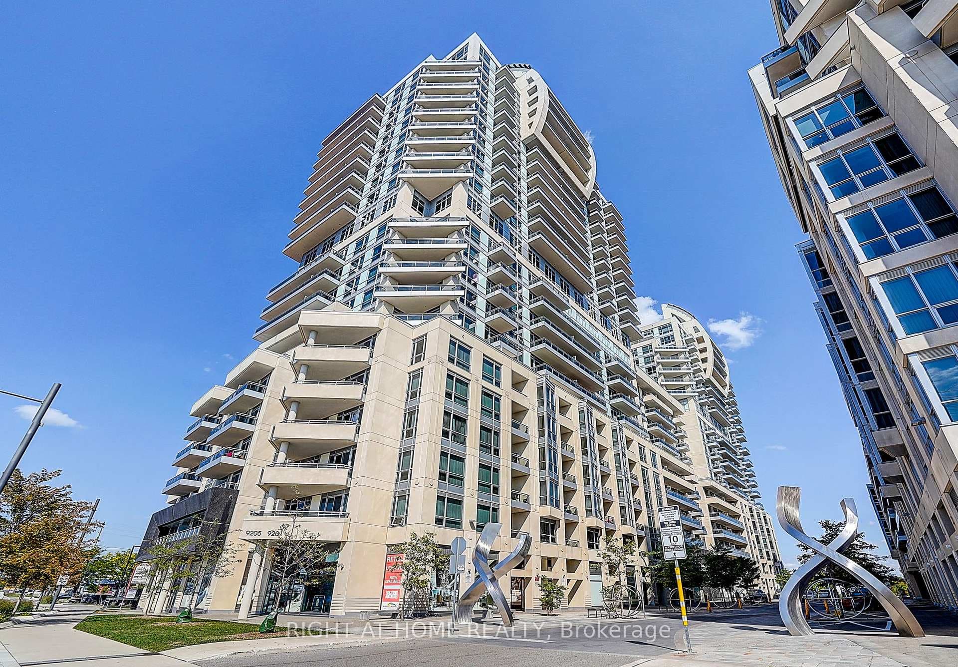 9201 YONGE Street Unit 205 photo 27