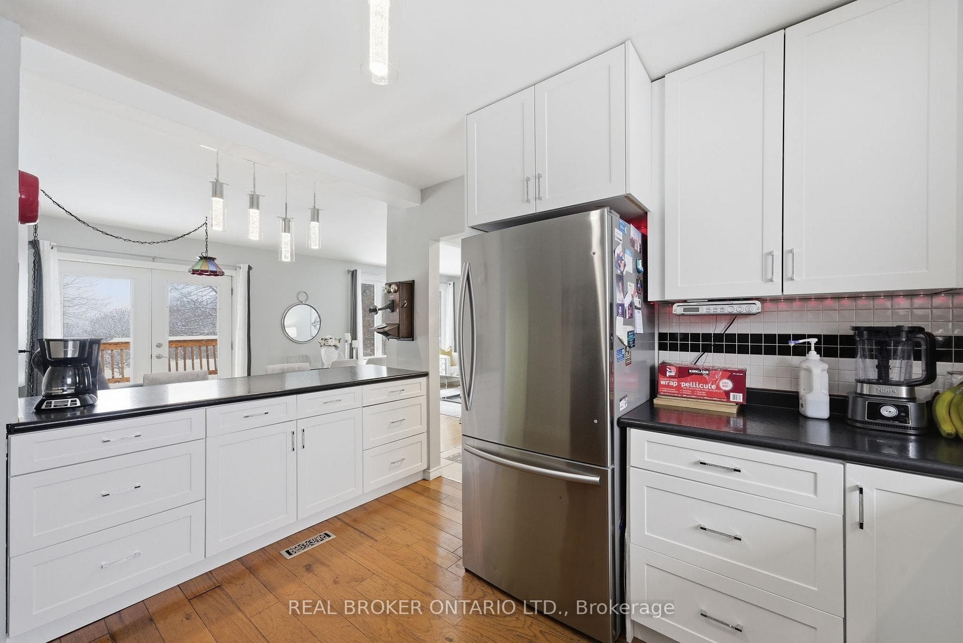 1157 Lakeshore Road photo 7
