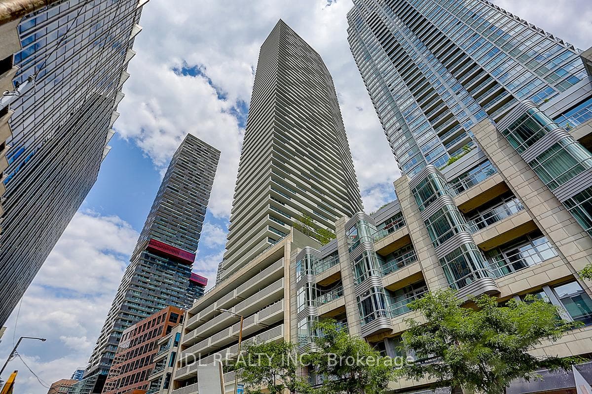 2221 Yonge Street Unit 2303 photo 18