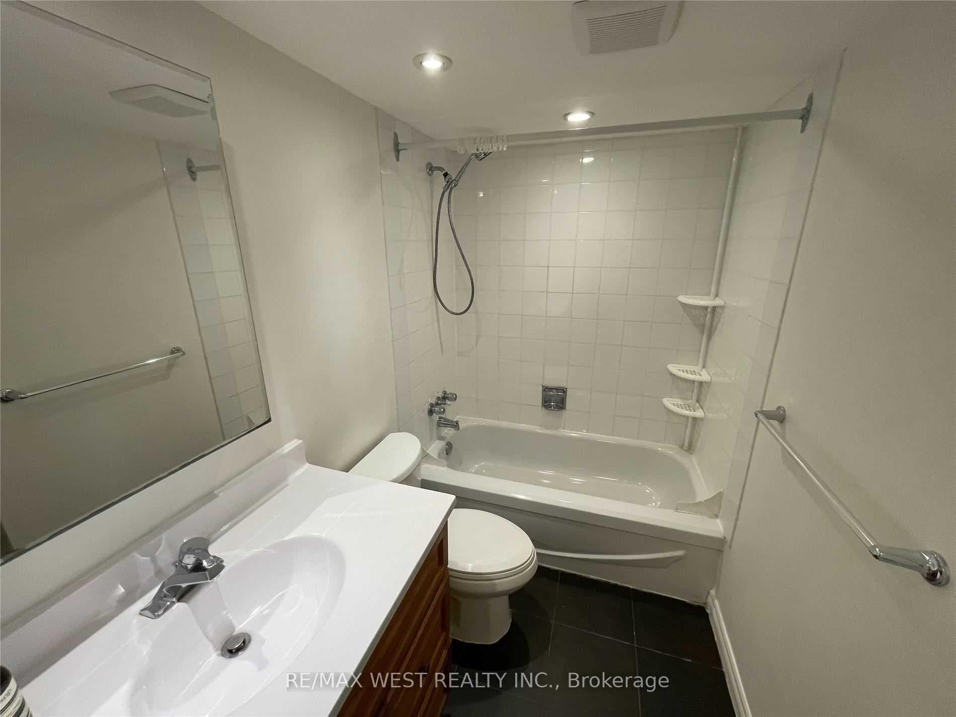 77 Maitland Place Unit 1027 photo 22