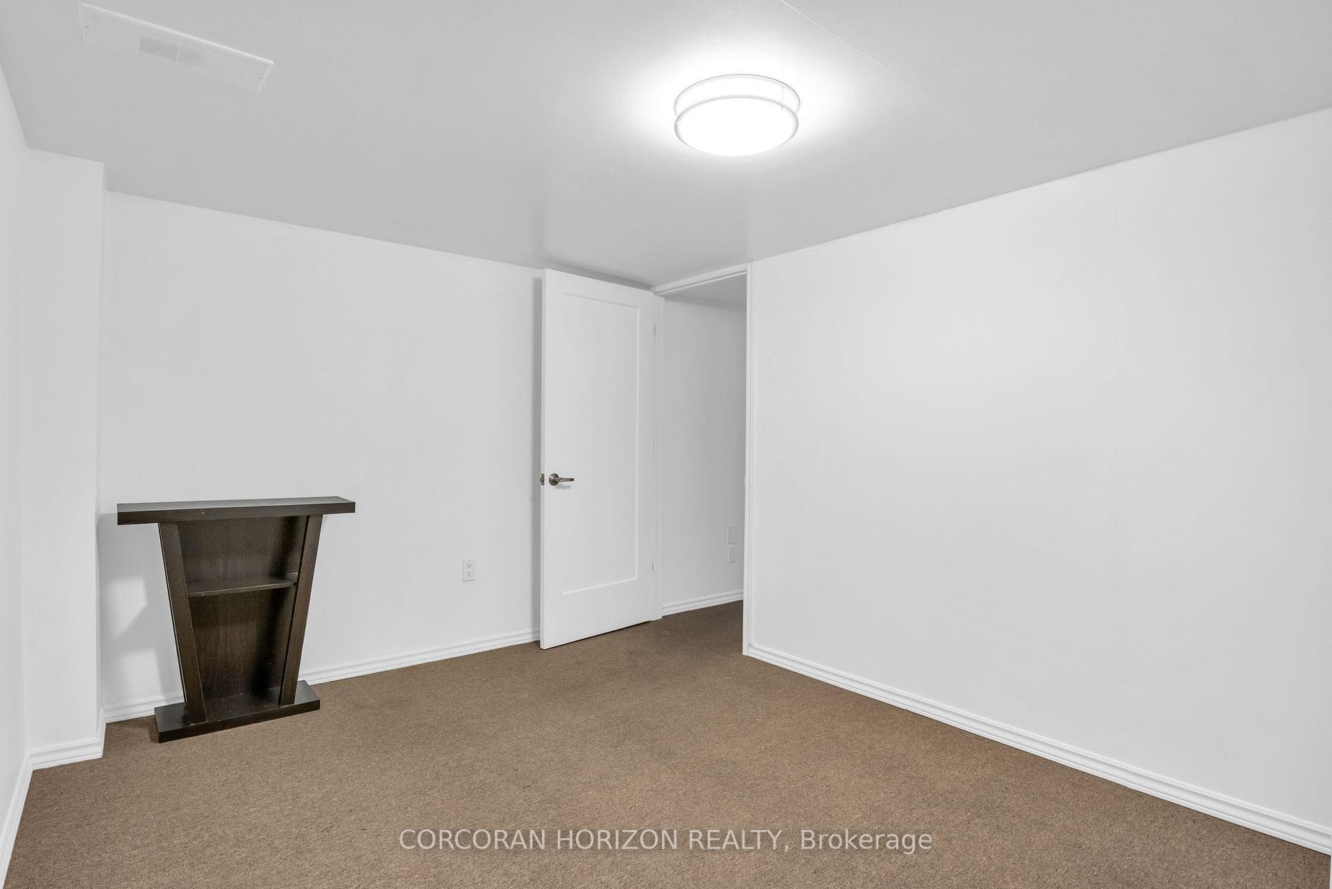 7226 Wellington Road photo 35