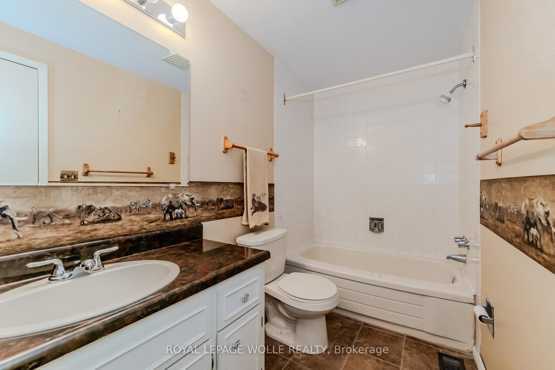 250 Kingswood Drive Unit 1 photo 28