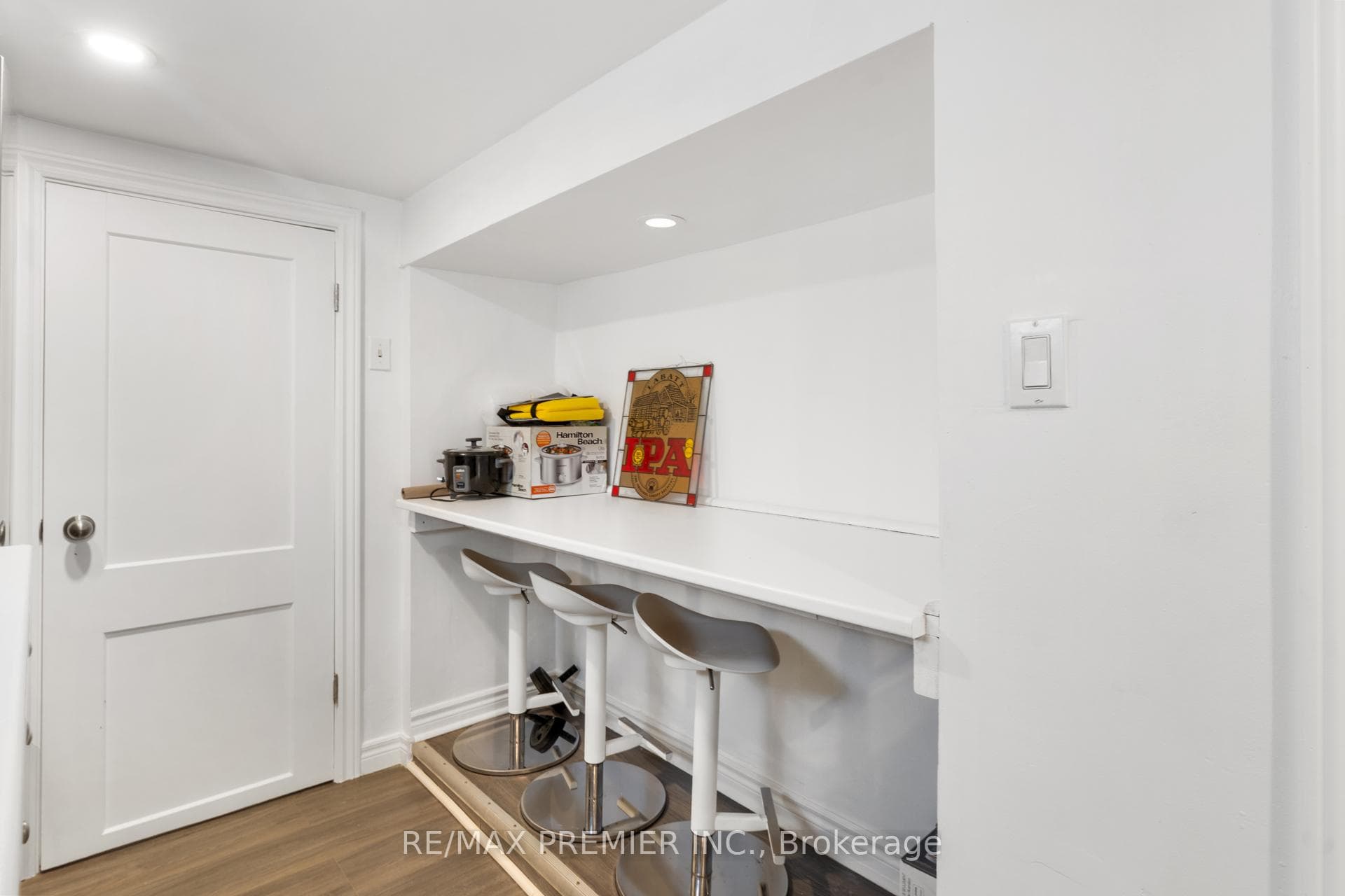 224 John Street photo 31