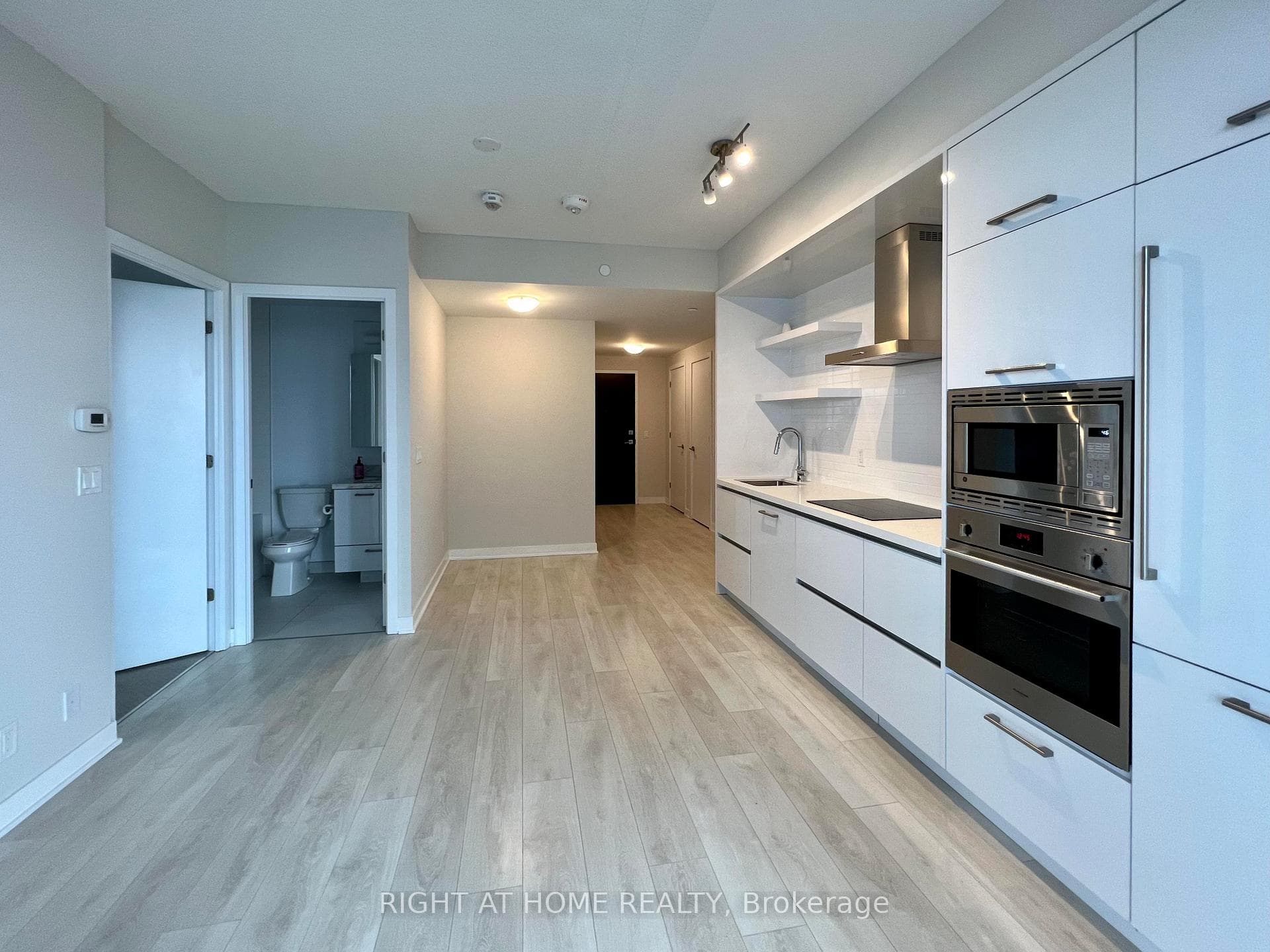 2221 Yonge Street Unit 2505 photo 14