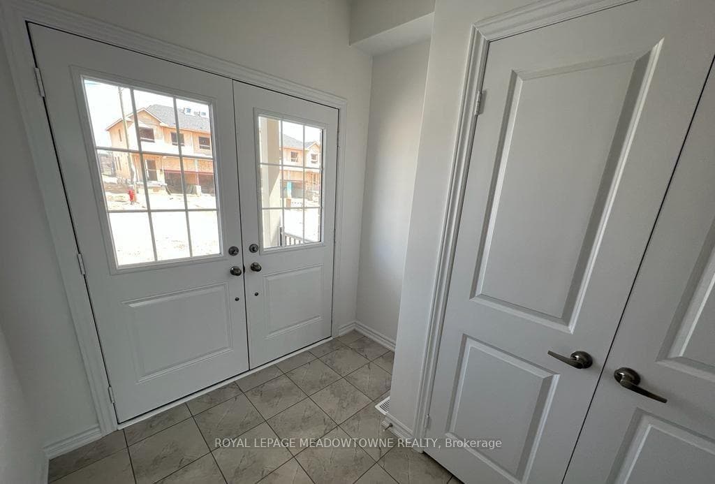 308 Russell Street photo 8