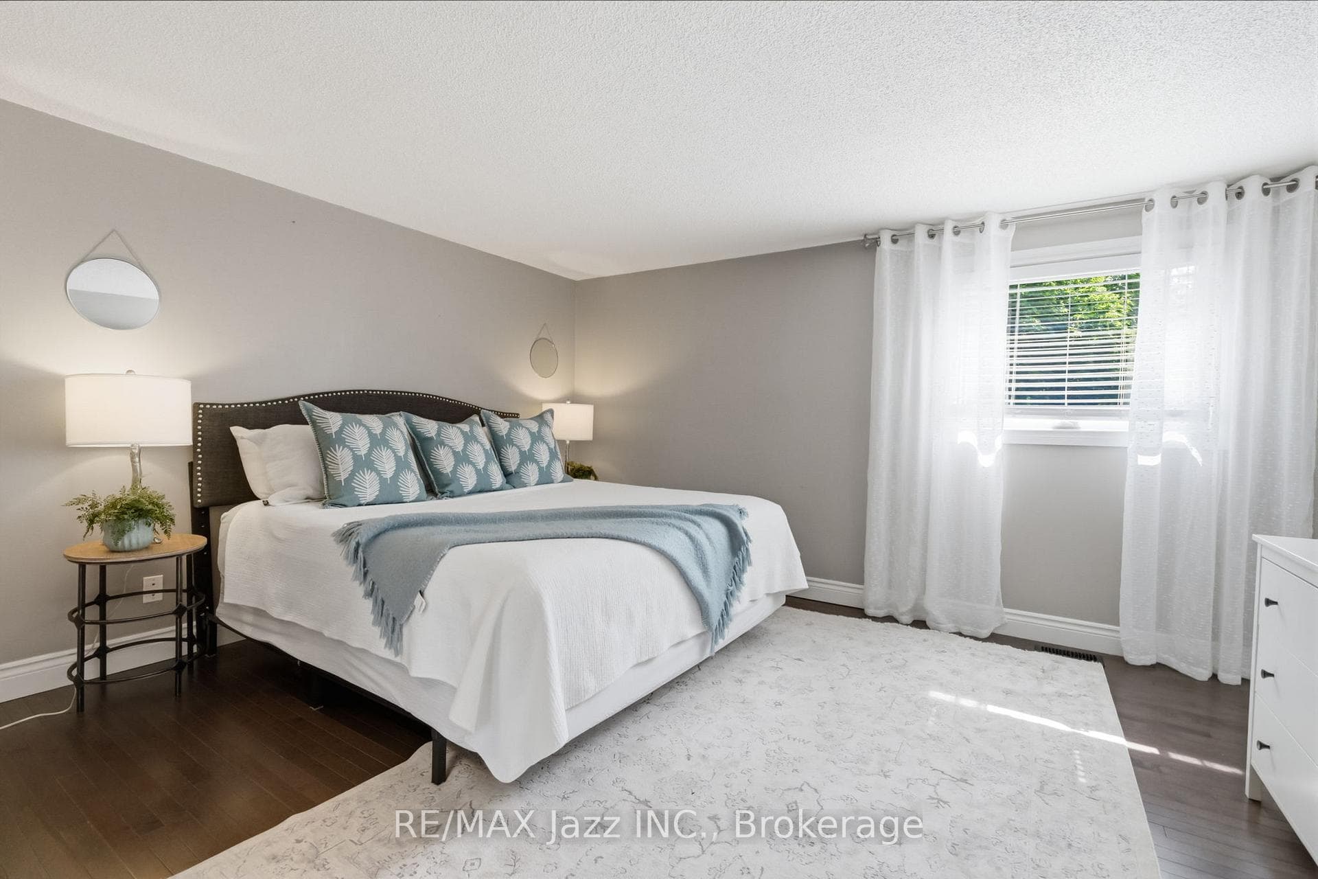 555 Cobblehill Drive photo 27