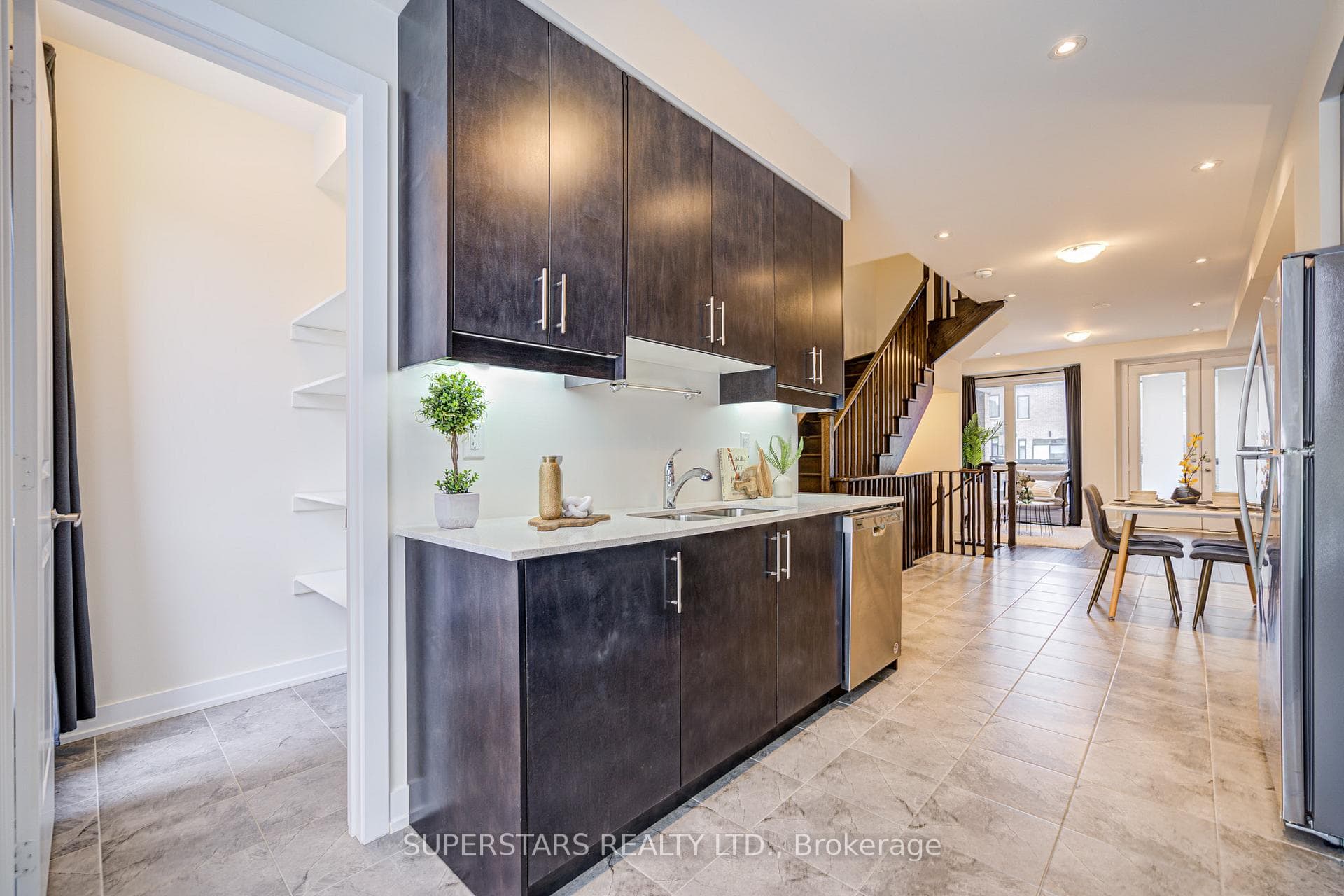 100 Stauffer Crescent photo 11