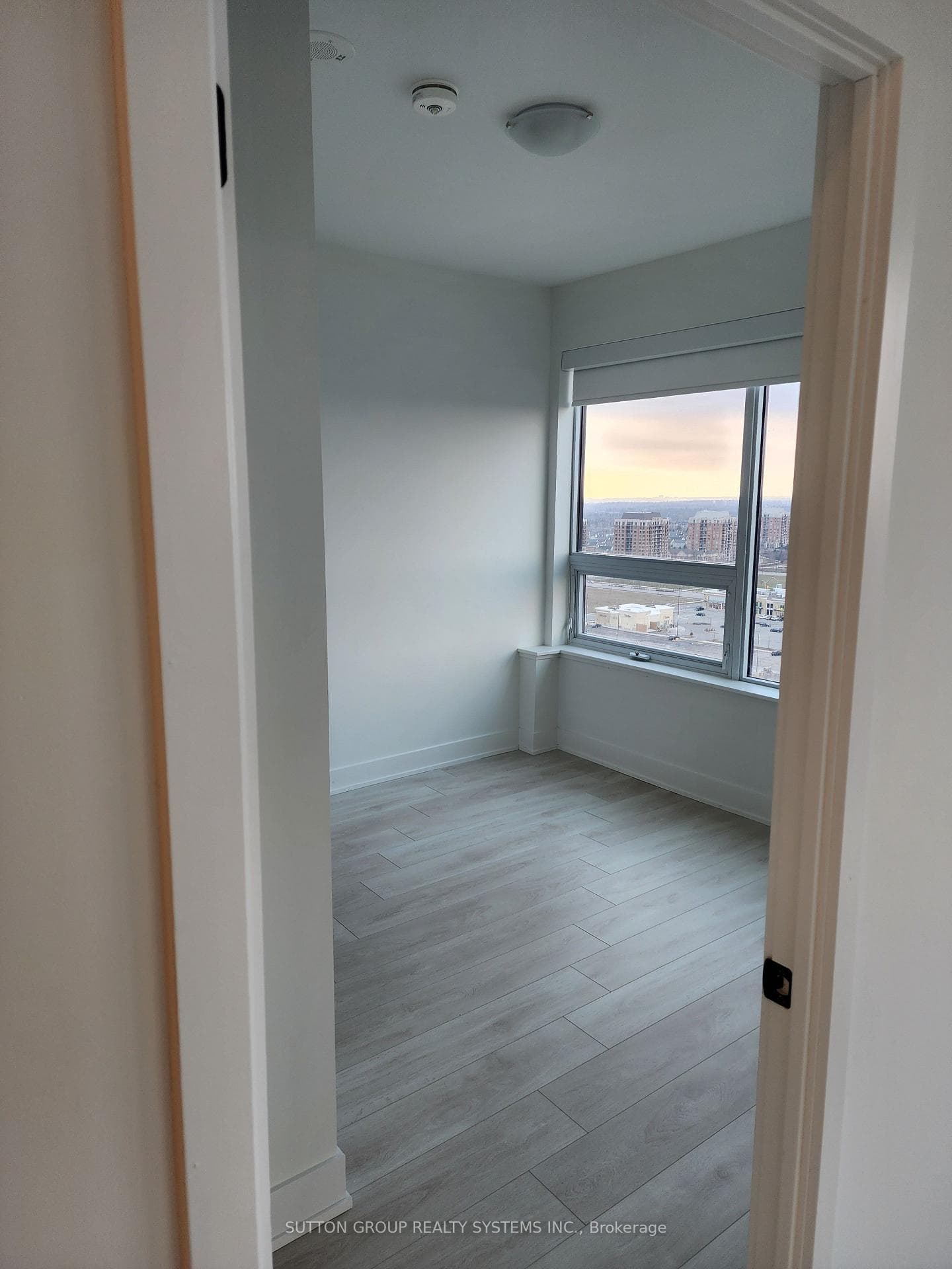 2481 Taunton Road Unit 1702 photo 7