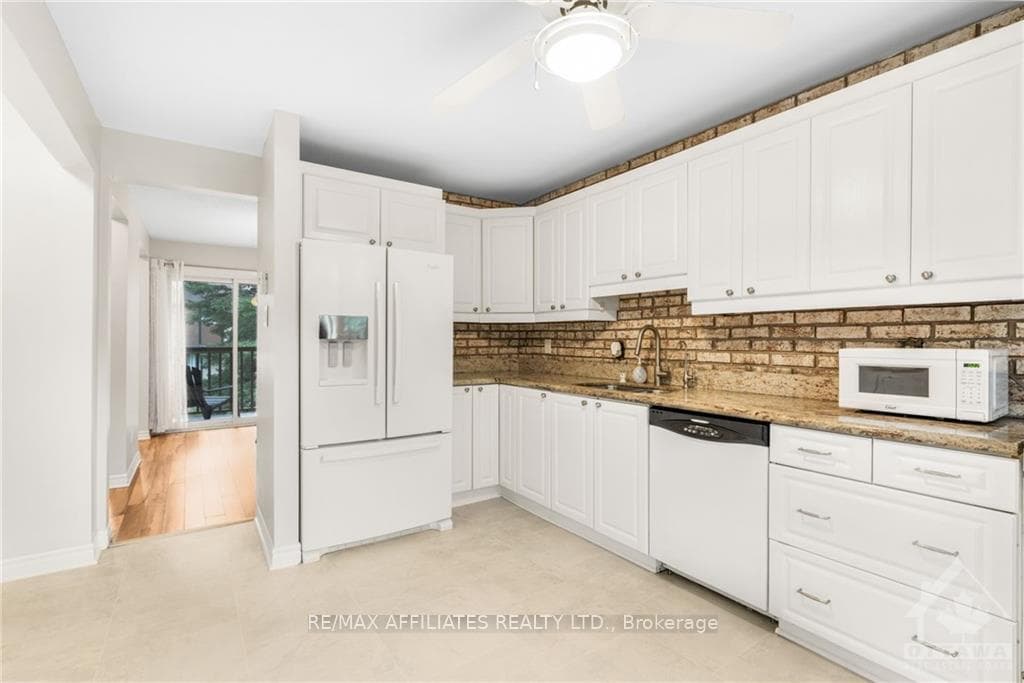 2138 ERIC Crescent photo 13