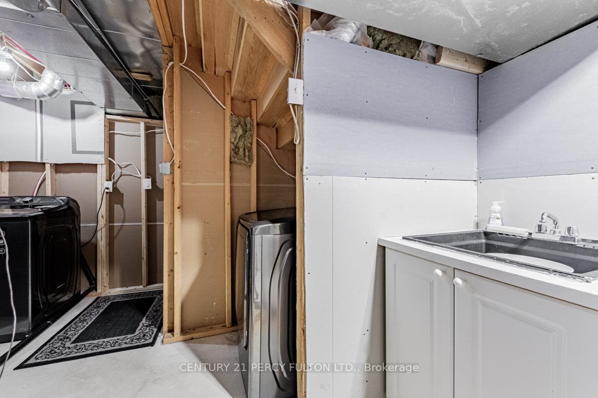 32 Amanda Avenue photo 9