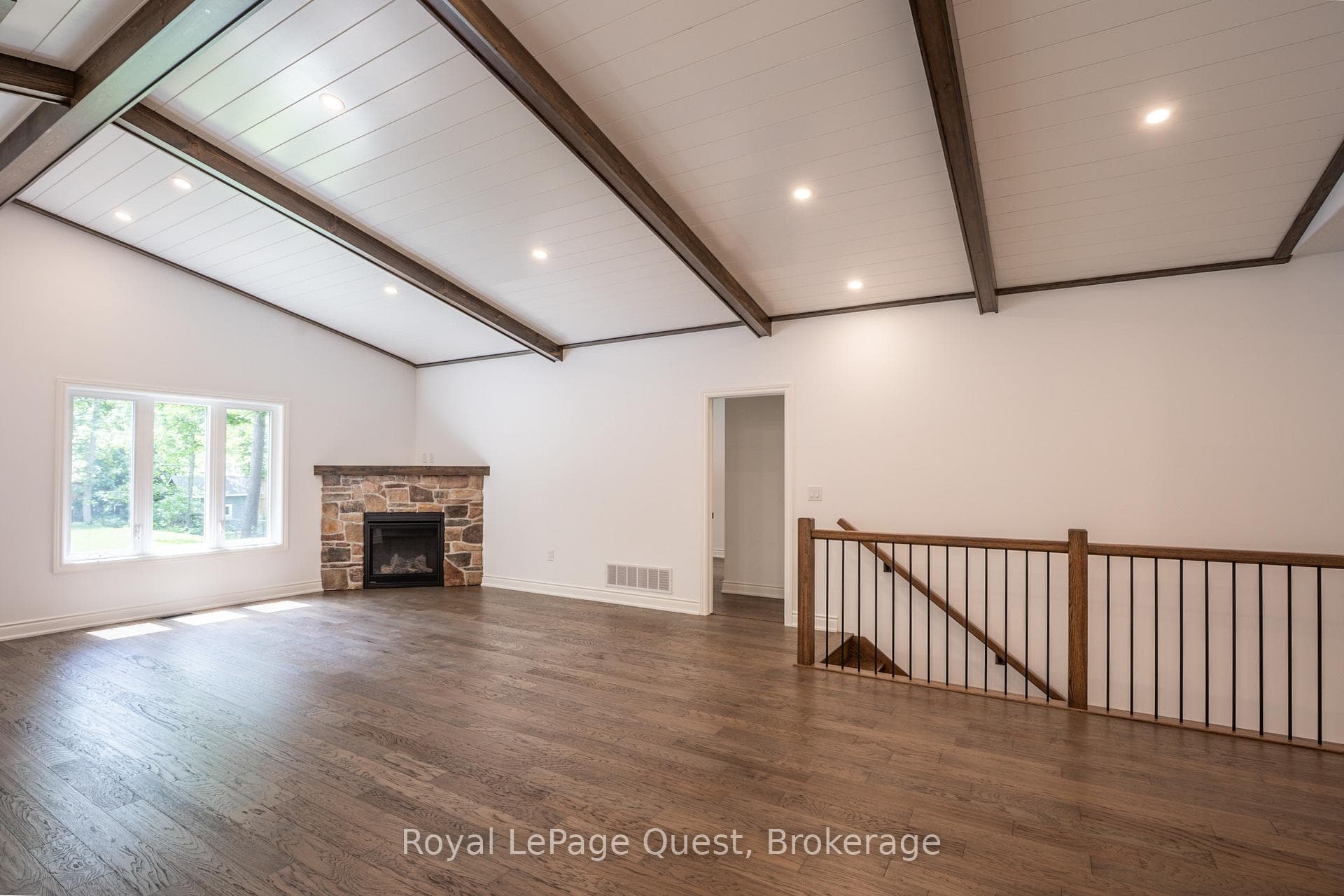 Gas fireplace