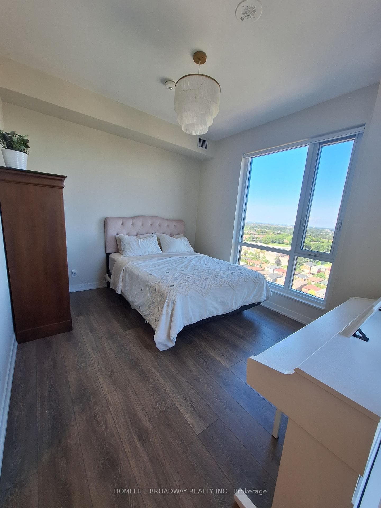 Can Easily Fit A Kingsized Bed